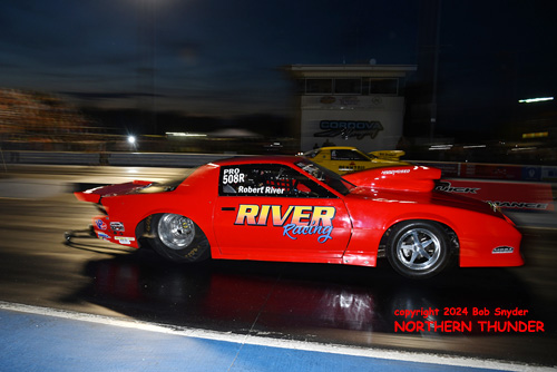 Robert River (near lane) vs Jerry Eckman 
- 'Pennzoil' tribute car (far lane)
